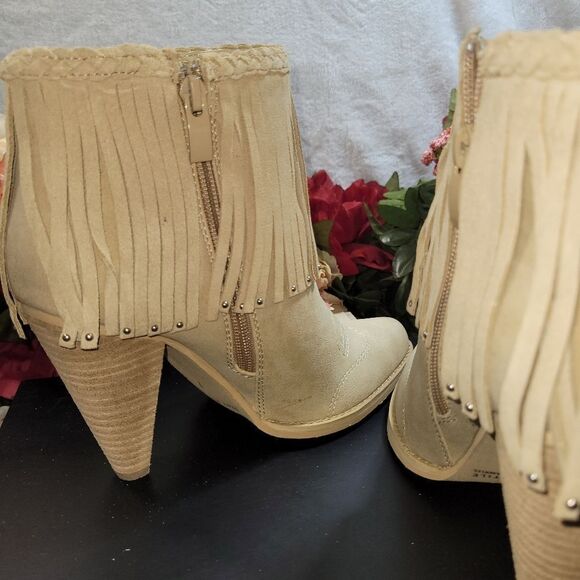 NIB Very Volatile Shakee Ankle Bootie - Picture 10 of 11